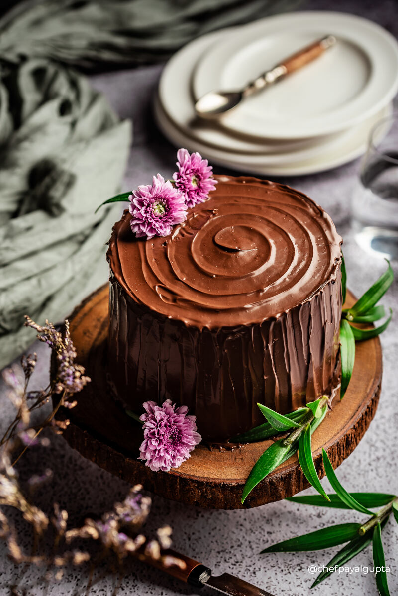 This calls for rich rolls of chocolate cake with a delicious hazelnut filling, all bundled into a beautiful log covered in Ganache.This gorgeous Chocolate Hazelnut Cake is moist, flavorful and oh so delicious!