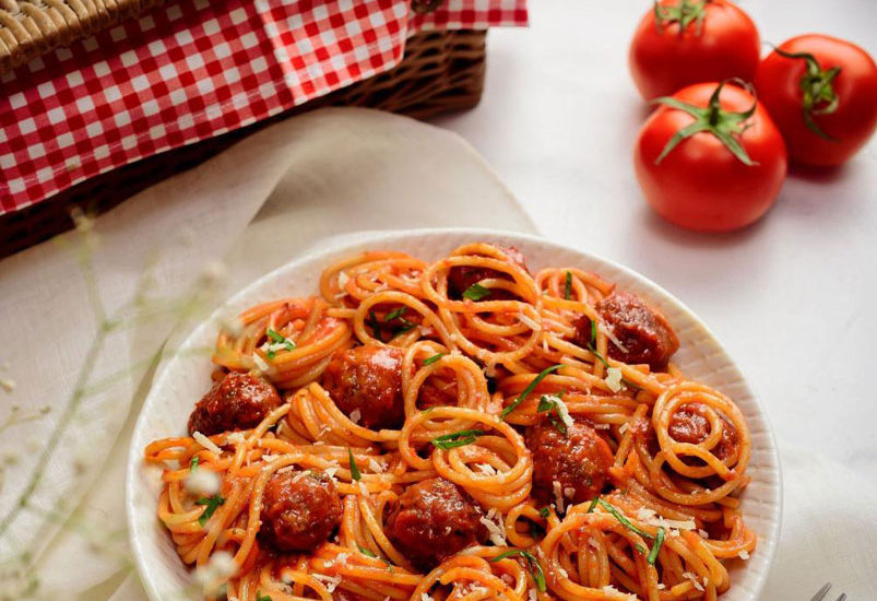 spaghetti with veggie balls, vegan pasta recipe. pasta with veggies, healthy spaghetti, kid friendly pasta, food photography