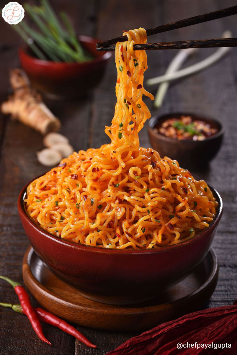 Noodles in sweet chilli sauce, kids noodle recipe, sweet and spicy noodles, easy noodle dishes, thai noodles, food photography